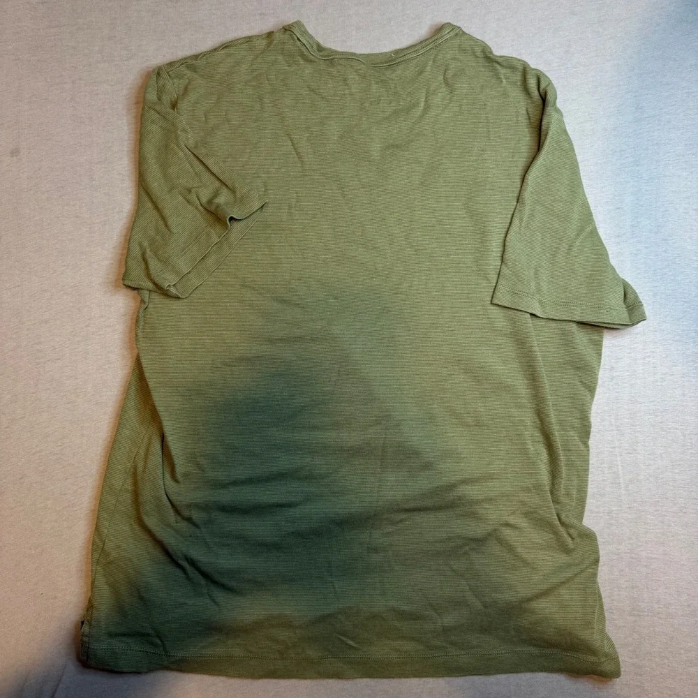 Banana Republic Luxe Touch Performance Tee Mens Large Olive Green Micro Stripe